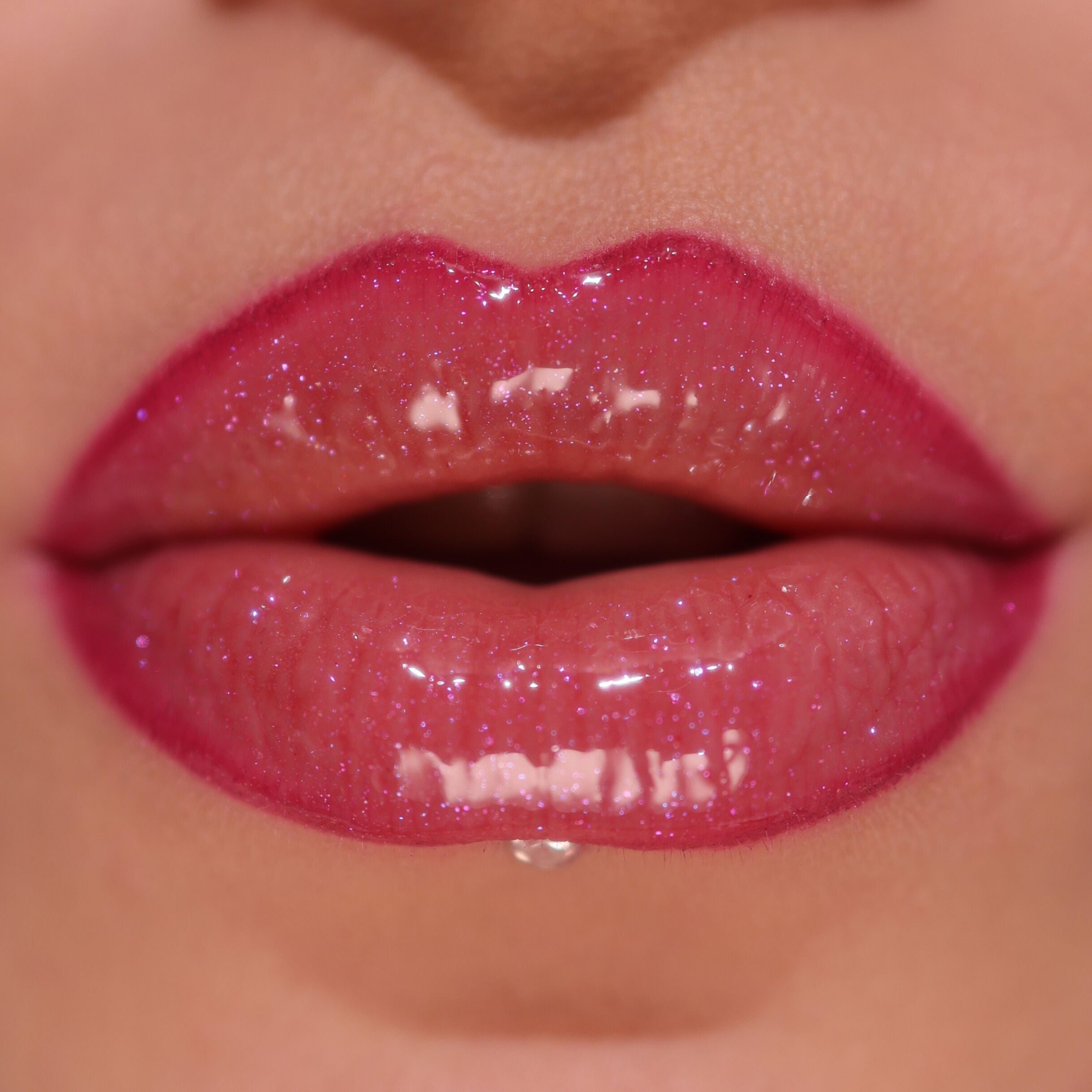 Revolution Pout Bomb Shimmer Gloss Berry Lustre