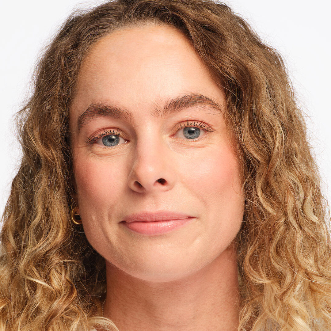 Revolution Skin Silk Radiant Satin Serum Foundation F4C 23ml