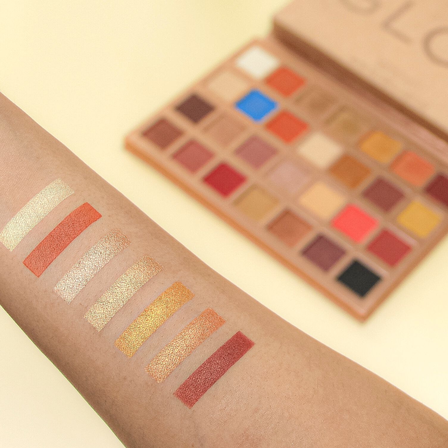 Makeup Revolution Glow Heatwave Eyeshadow Palette